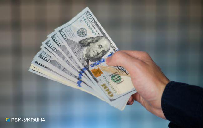 Украинцы в конце 2023 года купили в банках рекордный за 11 лет объем валюты