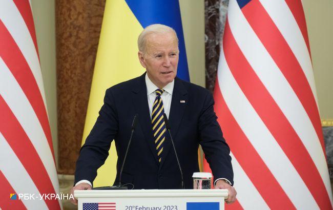 США завтра объявят новую помощь Украине. В нее войдут кассетные снаряды, - Reuters