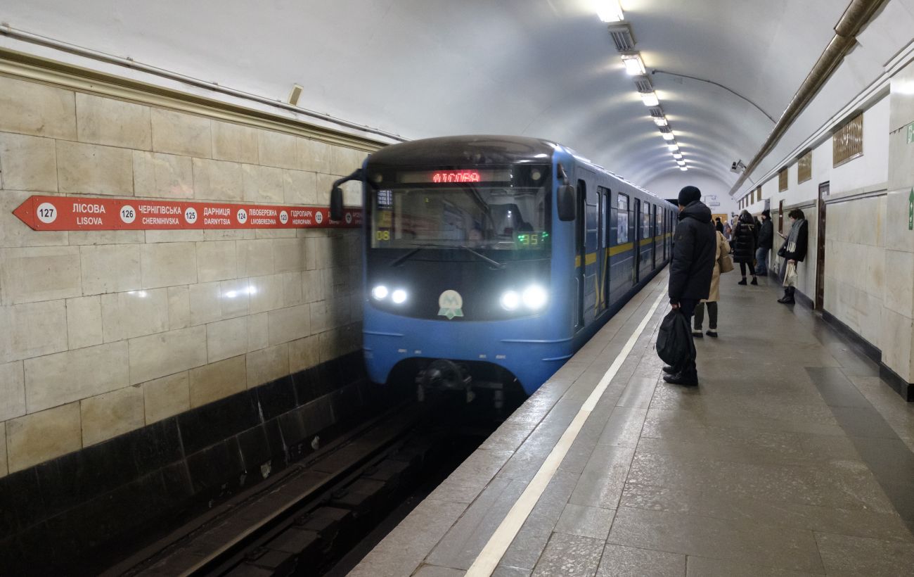 На червоній гілці київського метро обмежено рух поїздів РБК Україна 