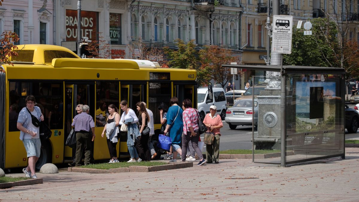 Движение транспорта во время тревоги в Киеве - в КГГА объяснили, нужно ли  повторно платить за проезд | РБК Украина