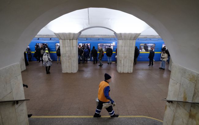 В Киеве закрывают 6 станций метро. Как добираться от Теремков до Лыбидской: альтернативные варианты
