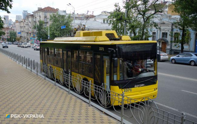 В Украине для нескольких видов транспорта введут е-билеты: Зеленский подписал закон