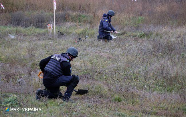 Поліція показала, як проходить знищення протитанкових гранат росіян у Київській області (відео)