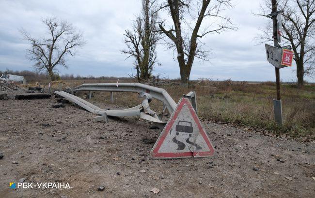 Під Ізюмом автомобіль підірвався на міні: четверо людей загинули