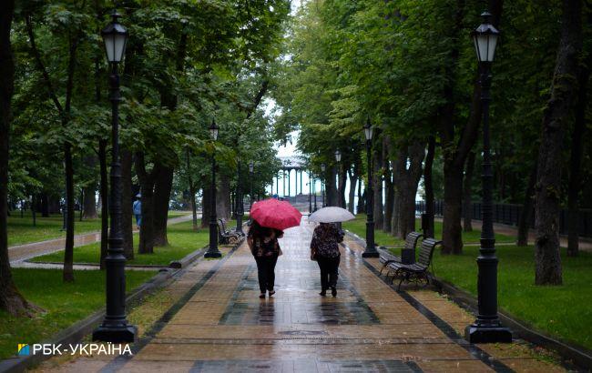 Дощі й не тільки. В Київській області попередили про негоду завтра