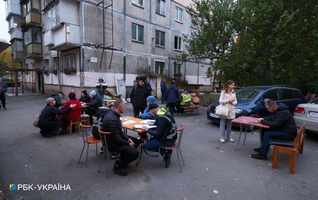 Как выглядит поврежденная в результате атаки многоэтажка в Киеве: фото, видео