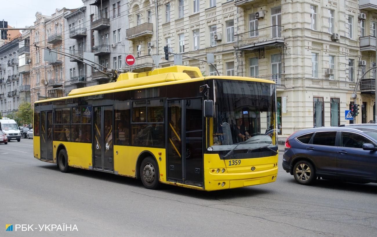 В Киеве на неделю перекрыли Крещатик. Как изменили движение общественного  транспорта. Читайте на UKR.NET