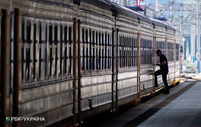 "Укрзалізниця" попередила про затримку деяких поїздів: у чому причина