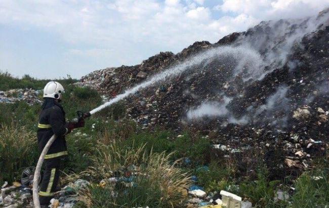 Пожежу на звалищі у Закарпатській області ліквідовано