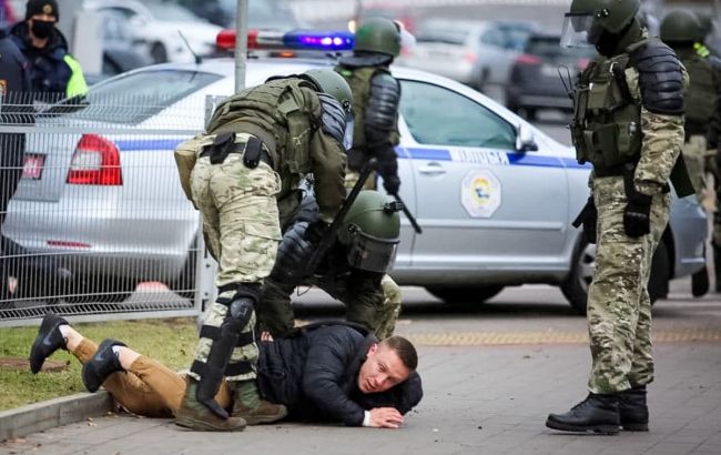В Минске на марше начались первые задержания