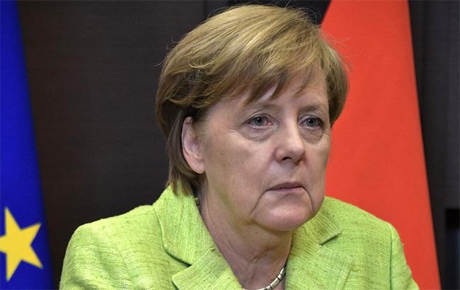 Меркель: потрібно продовжувати обговорювати питання введення миротворців ООН на Донбас