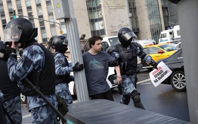 Количество задержанных на митинге в Москве возросло до почти 830