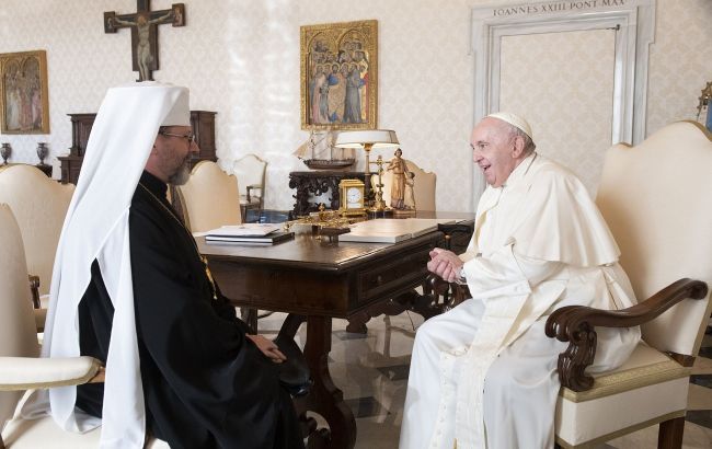Папе Римскому после скандальных заявлений передали часть российской мины из Украины