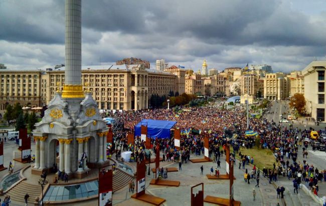 В центре Киева проходит акция против "формулы Штайнмайера"