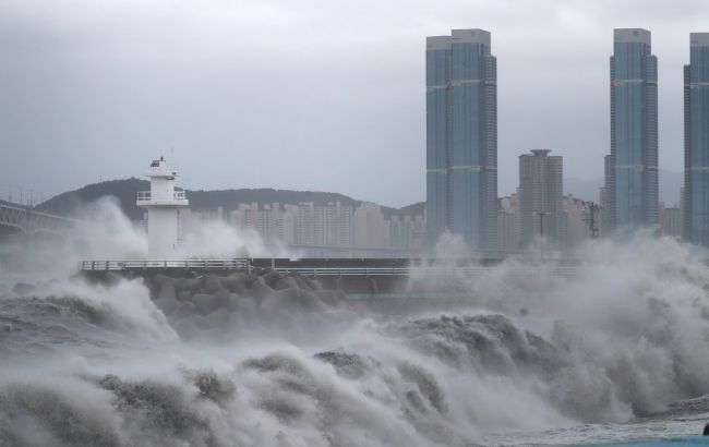 Trains stopped and flights canceled: typhoon hit South Korea