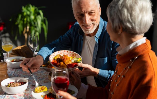О котрій годині треба снідати і вечеряти, щоб зменшити ризики серцево-судинних хвороб: дослідження