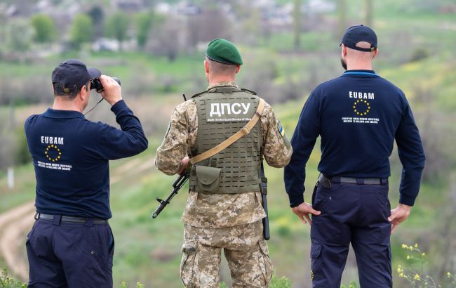 По 80 тисяч за "мандрівку". ДПСУ затримала групу чоловіків, що намагались виїхати до Молдови