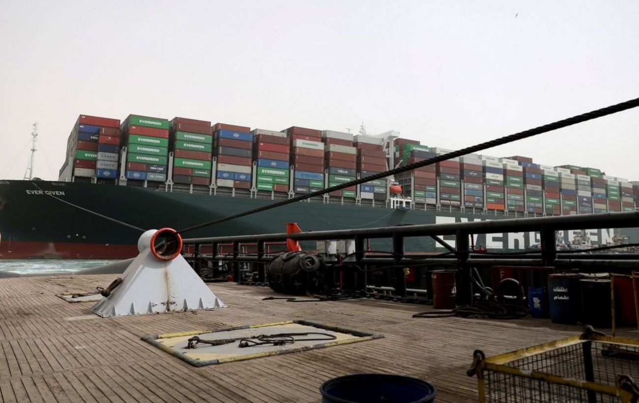 The ship in the Suez Canal is being removed from the shallows by tugs and dredgers