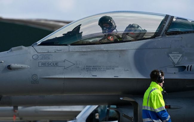 Румыния оплатит расходы на обучение украинских пилотов на F-16