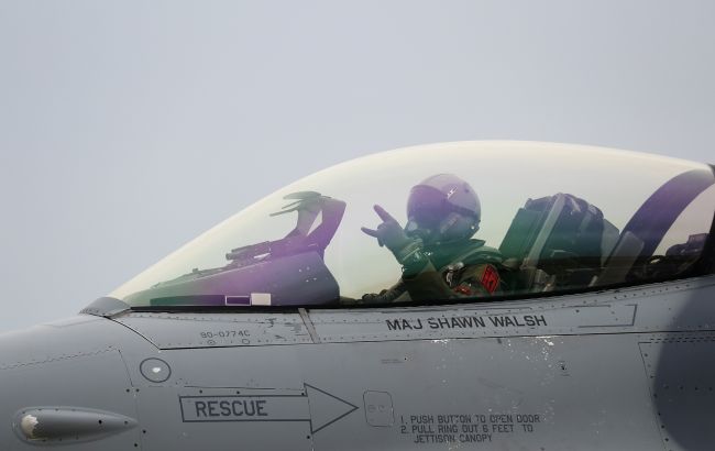 Перша група пілотів вже виїхала на навчання на F-16, майданчиків десятки, - Ігнат