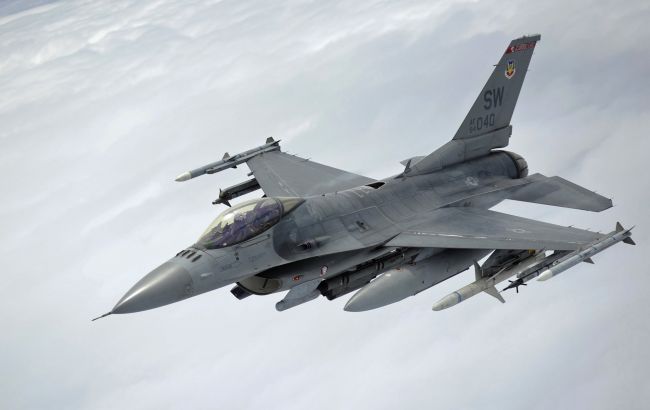 F-16 будуть в Україні за кілька тижнів, вони посилять ППО, - WP