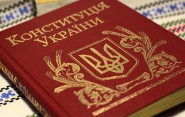28-й День Конституции. Как принимали основной закон Украины и что было до него
