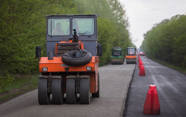 Зловживання під час будівництва доріг: у 9 областях проходять обшуки