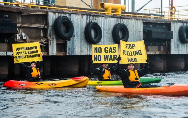 Активісти Greenpeace завадили розвантаженню російського газовоза у Фінляндії