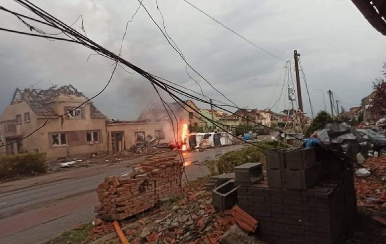 Торнадо на півдні Чехії зруйнував кілька сіл, постраждалих ...