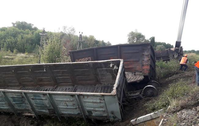 У Харківській області електричка зіштовхнулася із вантажними вагонами, є постраждалі