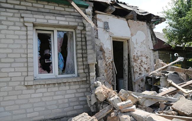 Обстріл у Луганській області: зруйновано 2 будинки, ще 35 пошкоджено