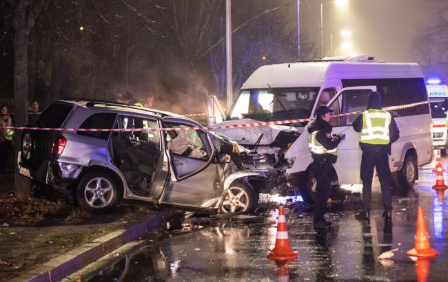 У ДСНС розповіли подробиці ДТП у Києві