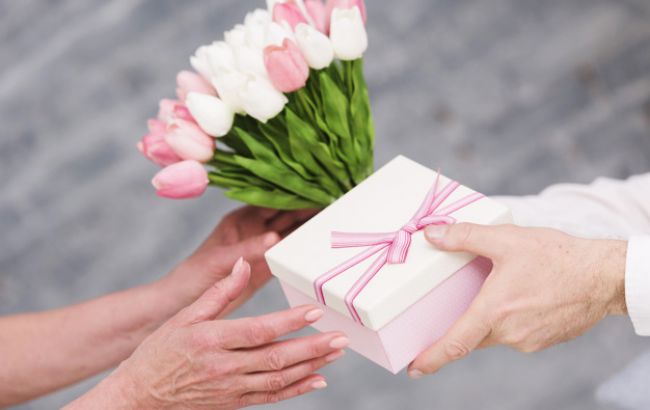 Які квіти заборонено дарувати жінкам у віці: можуть образитися