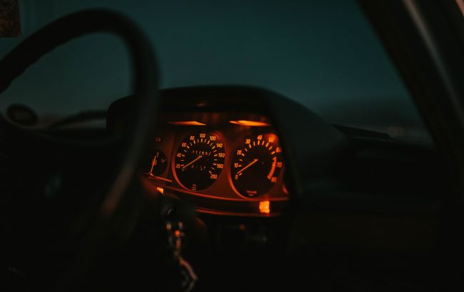 Як їздити на авто по вечірньому місту при відключеннях світла: вивчаємо ключові аспекти