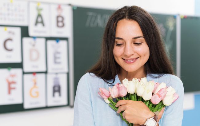 День вчителя в Україні: неймовірно красиві щирі привітання та листівки