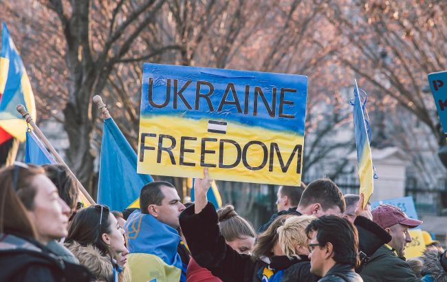 "Хочу быть дома со своим народом". Украинцы возвращаются из Европы, чтобы помогать волонтерам