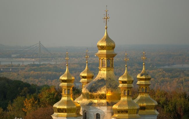 Церква окупанта: у Києво-Печерській лаврі досі моляться за Росію (відео)