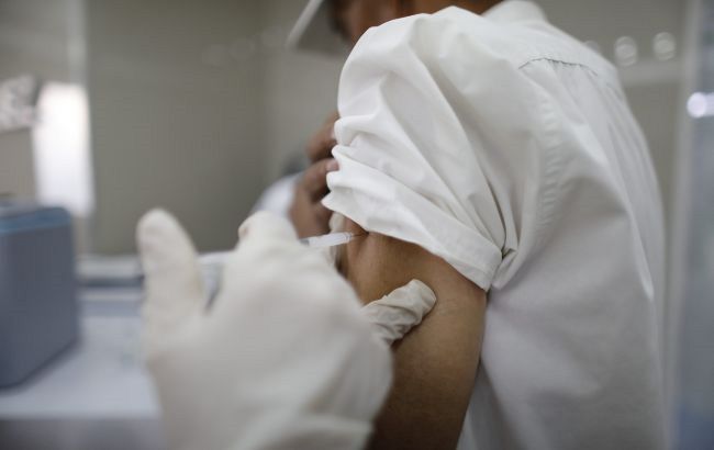 В Израиле за неделю третью дозы вакцины от коронавируса получили более миллиона человек
