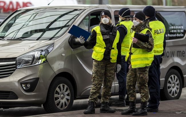 Польша предложила гуманитарную помощь мигрантам на границе с Беларусью