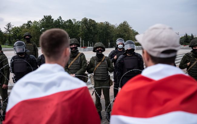 На кінець року у Білорусі нараховуються майже тисяча політв'язнів, - правозахисний центр