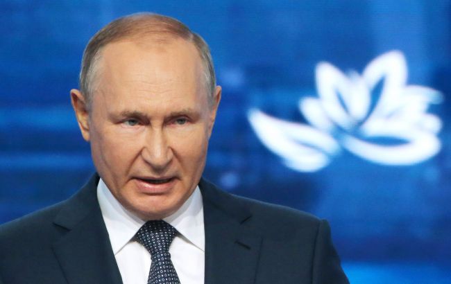 Путин вышел из бункера и взялся за оружие: видео