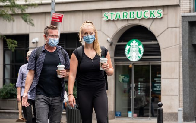 В Нью-Джерсі відвідувачів Starbucks закликали до вакцинації. У співробітника виявили гепатит A