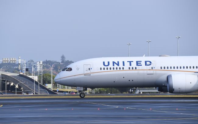 United Airlines звільнить майже 600 співробітників через відмову вакцинуватися