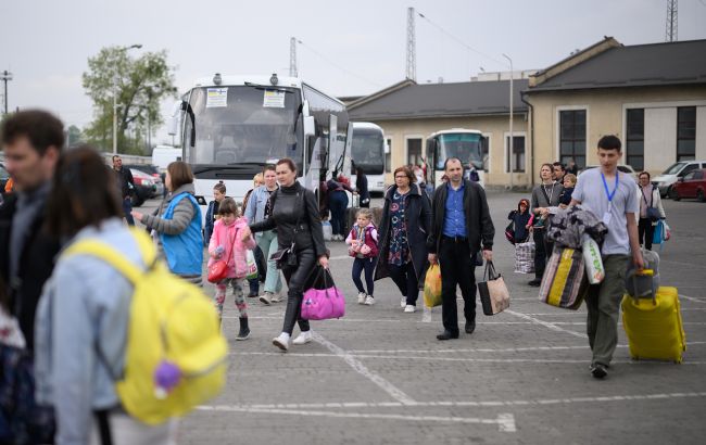 Каждый пятый беженец в Польше вернется в Украину к зиме: опрос