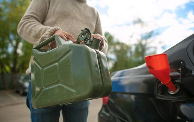 Робимо запаси: як довго можна зберігати бензин для авто