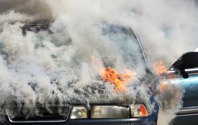 У машині пахне горілим: що робити в такому випадку