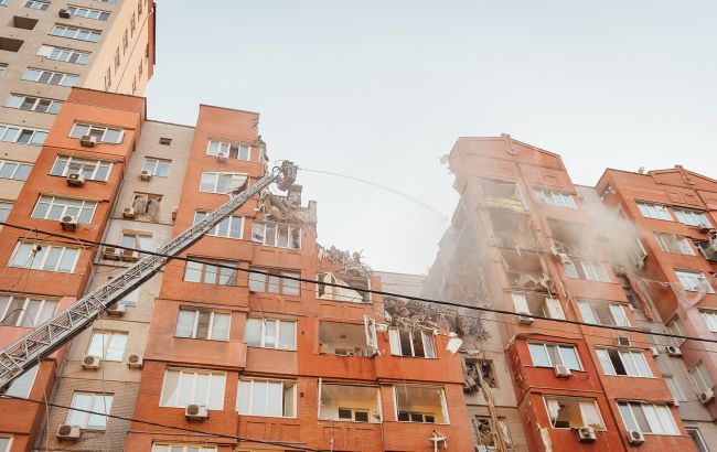 Удар по многоэтажке в Днепре. Под завалами обнаружили тело еще одного человека