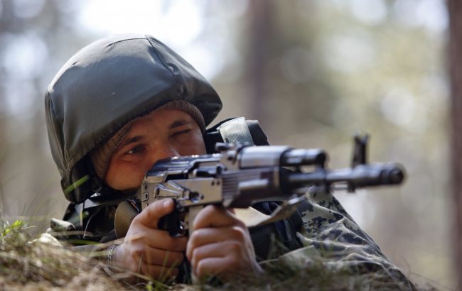 За добу на Донбасі 14 порушень режиму тиші, один український військовий поранений