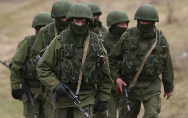 Командиры РФ бросают своих подчиненных в "ямы" и голодают за малейшие вины, - ЦНС