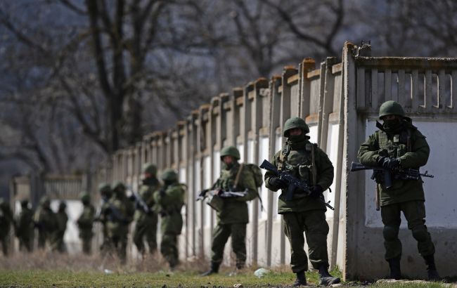 В аеропорту затримали перевізника з Криму. Допомагав із призовом до армії РФ